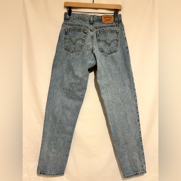 Vintage Levi’s 550 Medium Wash Jeans - Picture 6 of 6